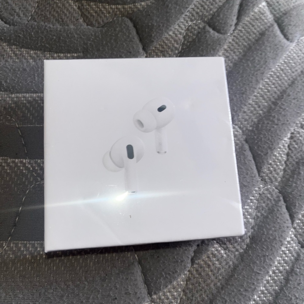 Apple White Wireless Earbuds with Charging Case